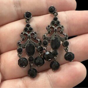 Vintage-Style Silver & Black Dangle Chandelier Earrings With Faceted Beads